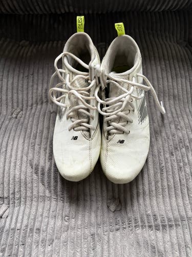 White Men's 6.5Y (Big Kids / Youth) Youth New Balance Rush Mid Top Trainers (Used)