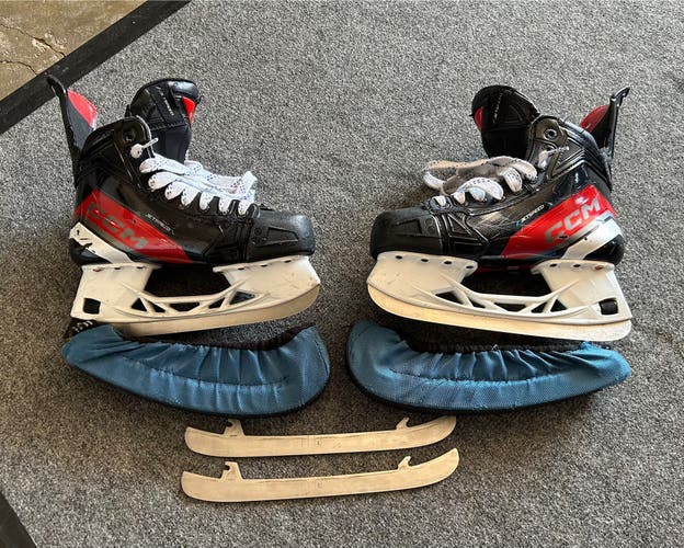2023 CCM JetSpeed FT6 Hockey Skates Regular Width Size 5.5 (Used)