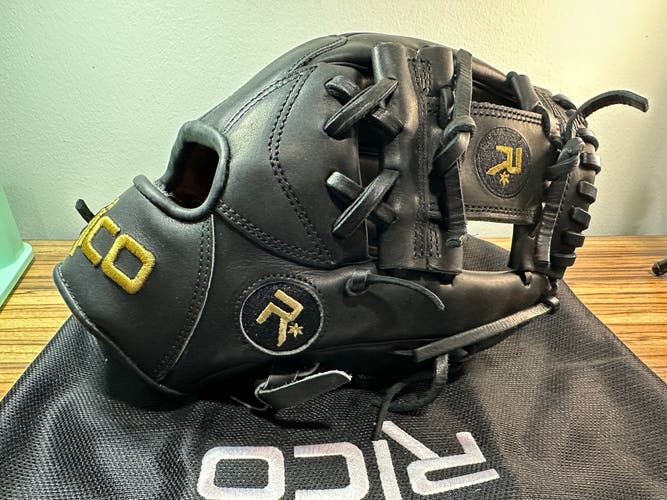 Rico - flash 11.5” baseball glove - RHT new w/o tags