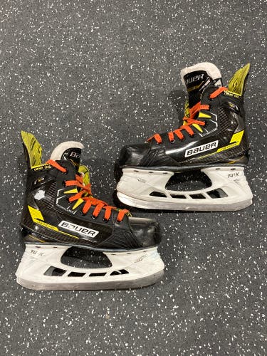 Used Junior Bauer Supreme M4 Hockey Skates Size 2