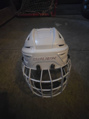 Medium Bauer Re-Akt 150 Helmet (Used)