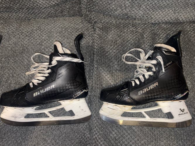 2025 Bauer Supreme Shadow Hockey Skates Fit 2 Size 8 (Used)