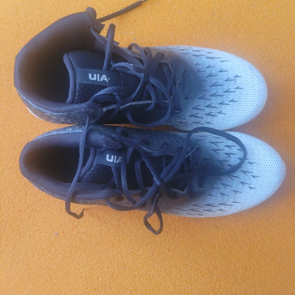 Black Men's Size M 9.0 (W 10.0) Youth Under Armour Low Top Molded Cleats (Used)