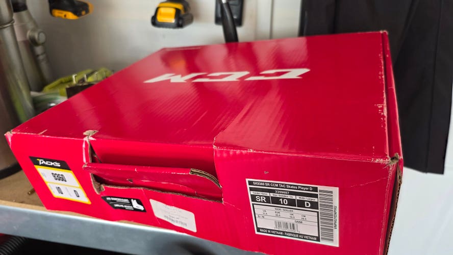 Black/Yellow CCM Super Tacks 9360 Hockey Skates Regular Width 10 (Used)