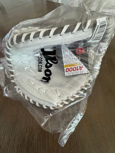 2025 Wilson A1000 RH Catcher's Softball Glove 33" (New)
