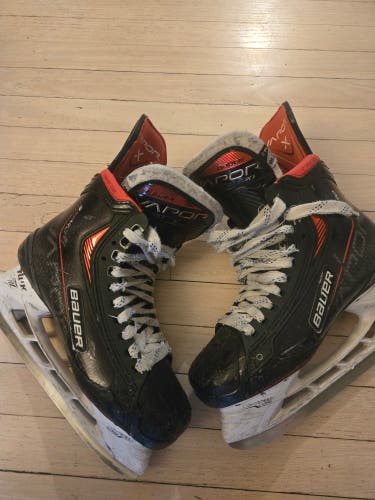 2022 Bauer Vapor 3X Pro Hockey Skates Regular Width 8 (Used)