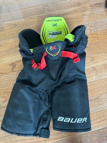 Junior Large Bauer Vapor 2X Hockey Pants (Used)