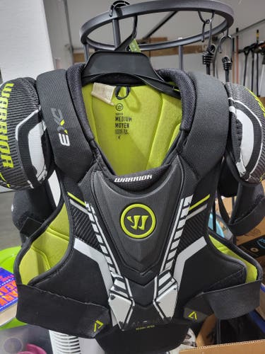 Men's Medium Senior Warrior Alpha DX3 Shoulder Pads (Used)