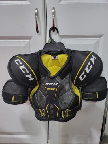 Large Junior CCM Tacks 3092 Shoulder Pads (Used)