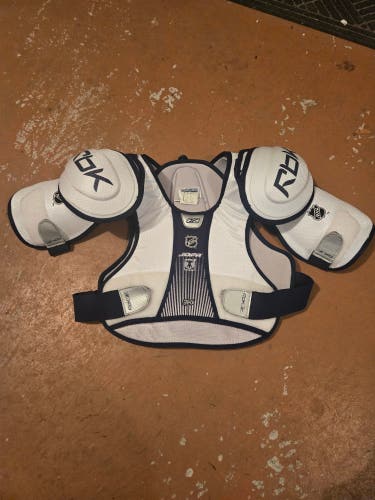 Men's Small Senior Reebok 3K Shoulder Pads (Used)