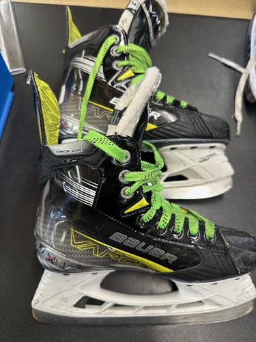 Bauer X4 Hockey Skates Regular Width Size 3 (Used)
