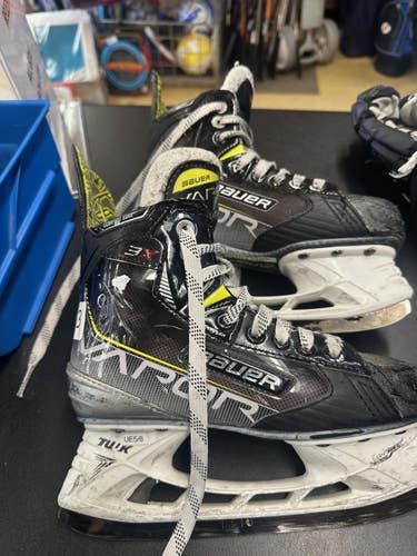 Bauer 3X Junior Hockey Skates Size 3 (Used)