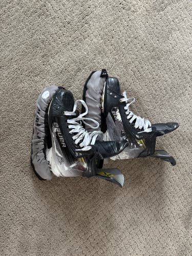 2023 Bauer Vapor Hyperlite 2 Hockey Skates 7.5 (Used)