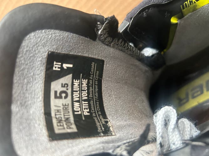 2023 Bauer Vapor Hyperlite 2 Hockey Skates Size 5.5 (Used)