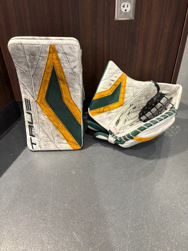 True Catalyst Px5 Senior Glove and Blocker