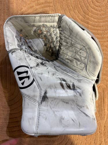White Junior Warrior Ritual G7 Goalie Glove Regular (Used)
