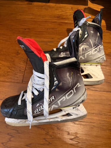2021 Bauer Vapor Hyperlite Hockey Skates Width 9