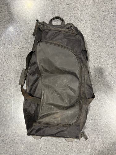 Black Franklin Wheeled Catcher's Bag (Used)