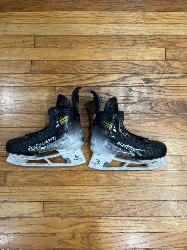 2023 Bauer Vapor Hyperlite 2 Hockey Skates Narrow Width 8 (Used) BROKEN TENDON GUARD