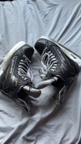 2024 Bauer Supreme M40 Hockey Skates Regular Width Size 5 (Used)