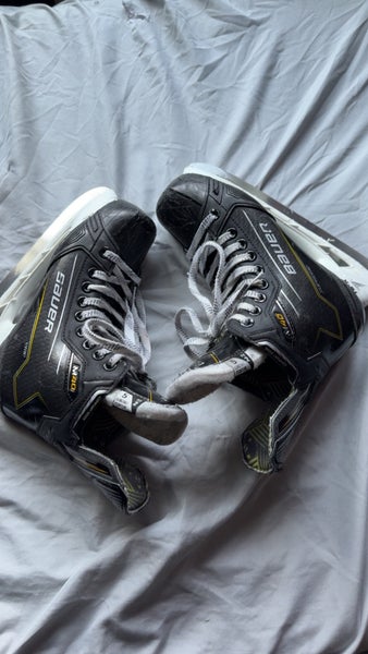 2024 Bauer Supreme M40 Hockey Skates Regular Width Size 5 (Used)