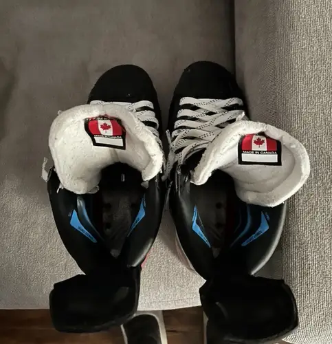 Black CCM JetSpeed FT6 Pro Hockey Skates Regular Width Pro Stock 9 (Used)