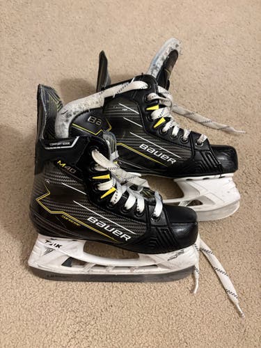 Bauer Supreme M40 Hockey Skates Regular Width Size 1 (Used)