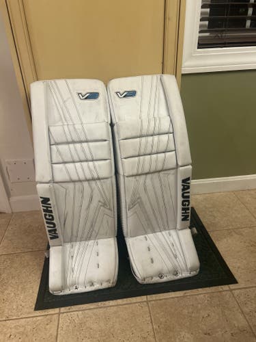 30" 2020 Vaughn V9 Goalie Leg Pads (Used)