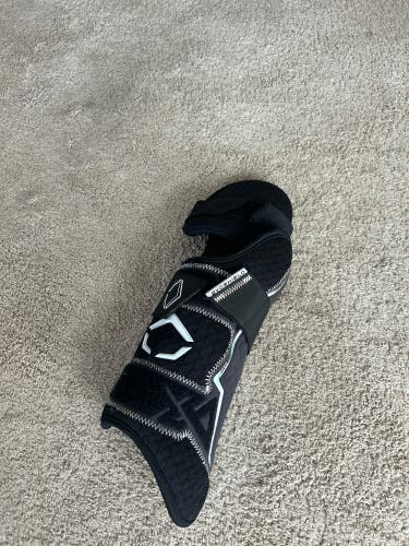 Black Junior EvoShield Leg guard Shin Guards (Used)