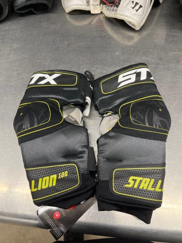 BNWT STX Stallion 100 elbow guards (M)