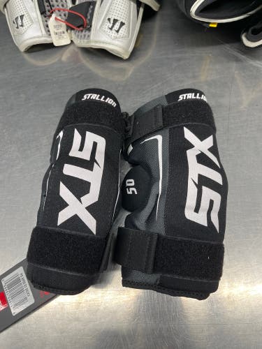 BNWT STX Stallion 50 Arm guard (S)