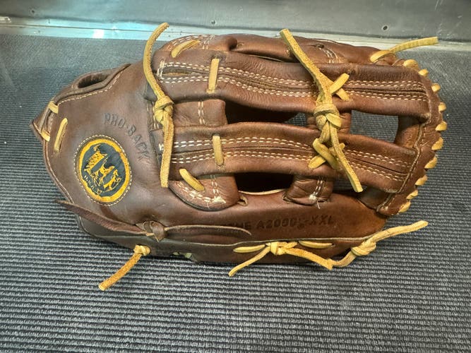 VINTAGE Wilson A2000-XXL RH Outfield Baseball/Softball Glove 13" (Used)