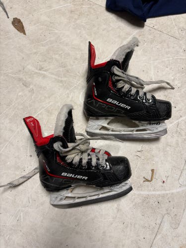 Black 2021 Bauer Vapor 3X Pro Hockey Skates Pro Stock 9 (Used)