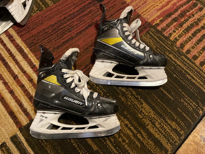 Black 2020 Bauer Supreme 3S Pro Hockey Skates Regular Width Size 4 (Used)