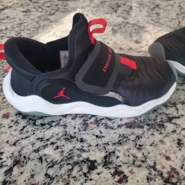 Nike Jordan 3Y (Big Kids / Youth) Nike Shoes (Used)