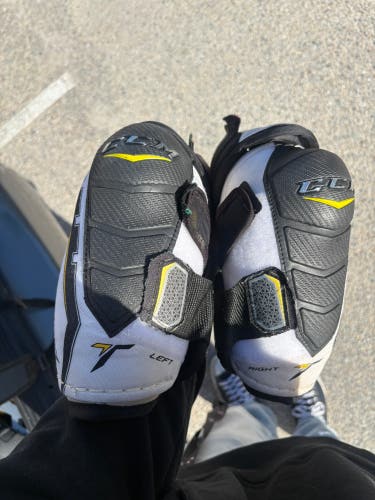 Junior Large CCM Super Tacks AS1 Elbow Pads (Used)