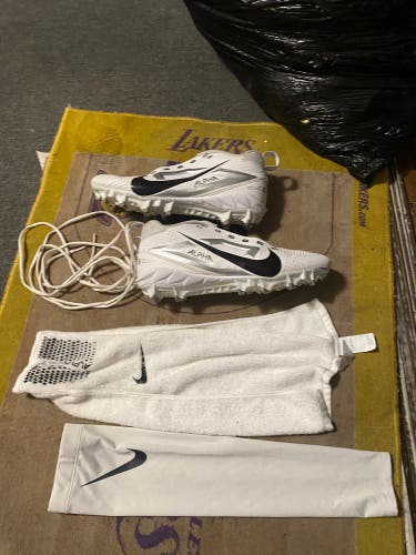 Nike Alpha Menace Pro 3 Cleats + Football Bundle (Size 9.5)