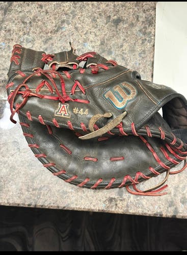 Louisville Slugger LH First Base Baseball Glove 12.5" (Used)