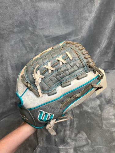 White Wilson A500 RH Softball Glove 11.75" (Used)