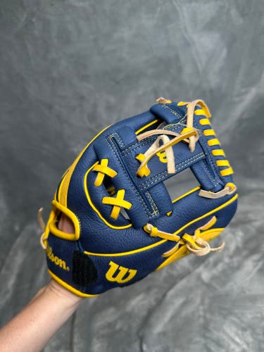 Blue Wilson Savannah Bananas RH Infield Baseball Glove 10" (Used)