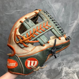 Blue Wilson A2000 Carlos Correa Game Spec I RH Outfield Baseball Glove 11.75" (Used)