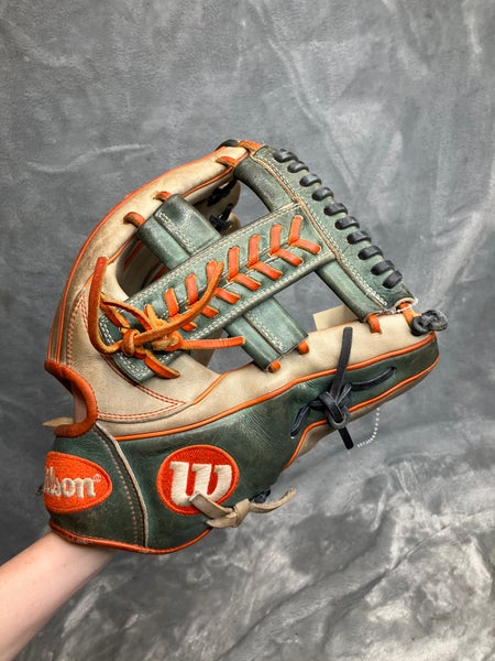 Blue Wilson A2000 Carlos Correa Game Spec I RH Outfield Baseball Glove 11.75" (Used)