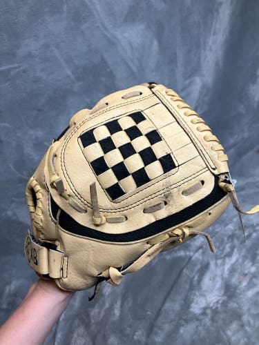 Brown DSG RH Pitcher's Baseball Glove 10" (Used)