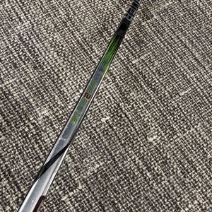 Senior Bauer Vapor Hyperlite 2 Hockey Stick Right Handed P92 87 Flex (Used)