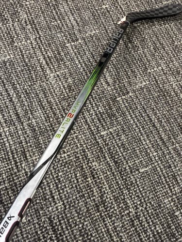 Senior Bauer Vapor Hyperlite 2 Hockey Stick Right Handed P92 87 Flex (Used)
