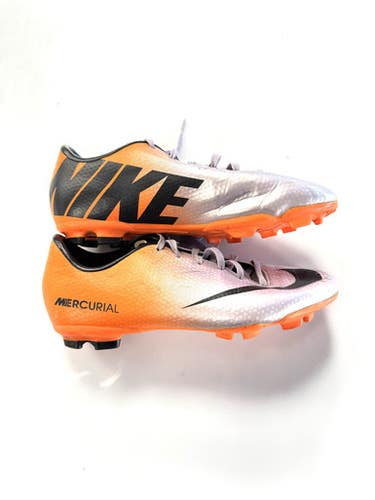 Used Nike Soccer Cleats Grey Junior 05.5 11860-S000305622