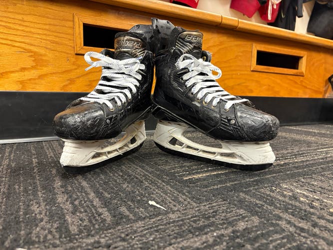 2022 Bauer Supreme Mach Hockey Skates Regular Width Pro Stock 8.5 (Used)