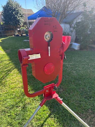 Pitching Machine - Duerce 95 Dual wheel - atuomatic feeder - LOCAL ONLY