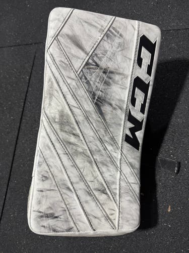 CCM Extreme Flex E5.9 Regular (Used)