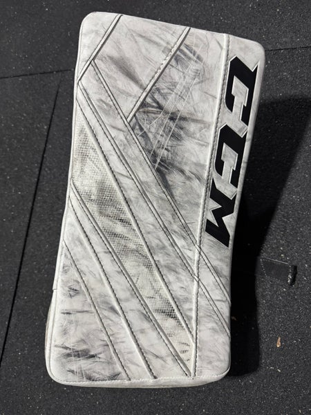 CCM Extreme Flex E5.9 Regular (Used)